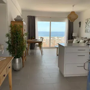 En Playa Santo Tomas , Es Migjorn Gran España